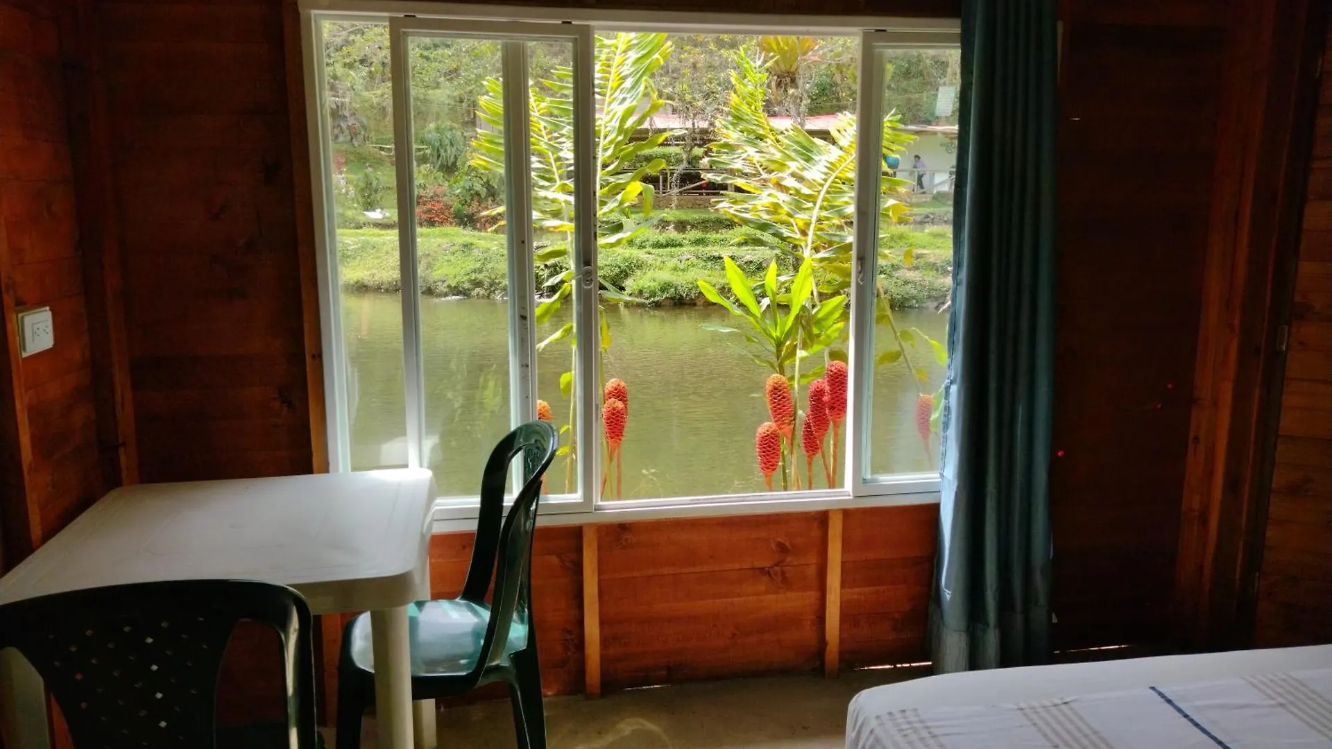 Campsite Sapiens House Cabana Del Lago 3 Cali
